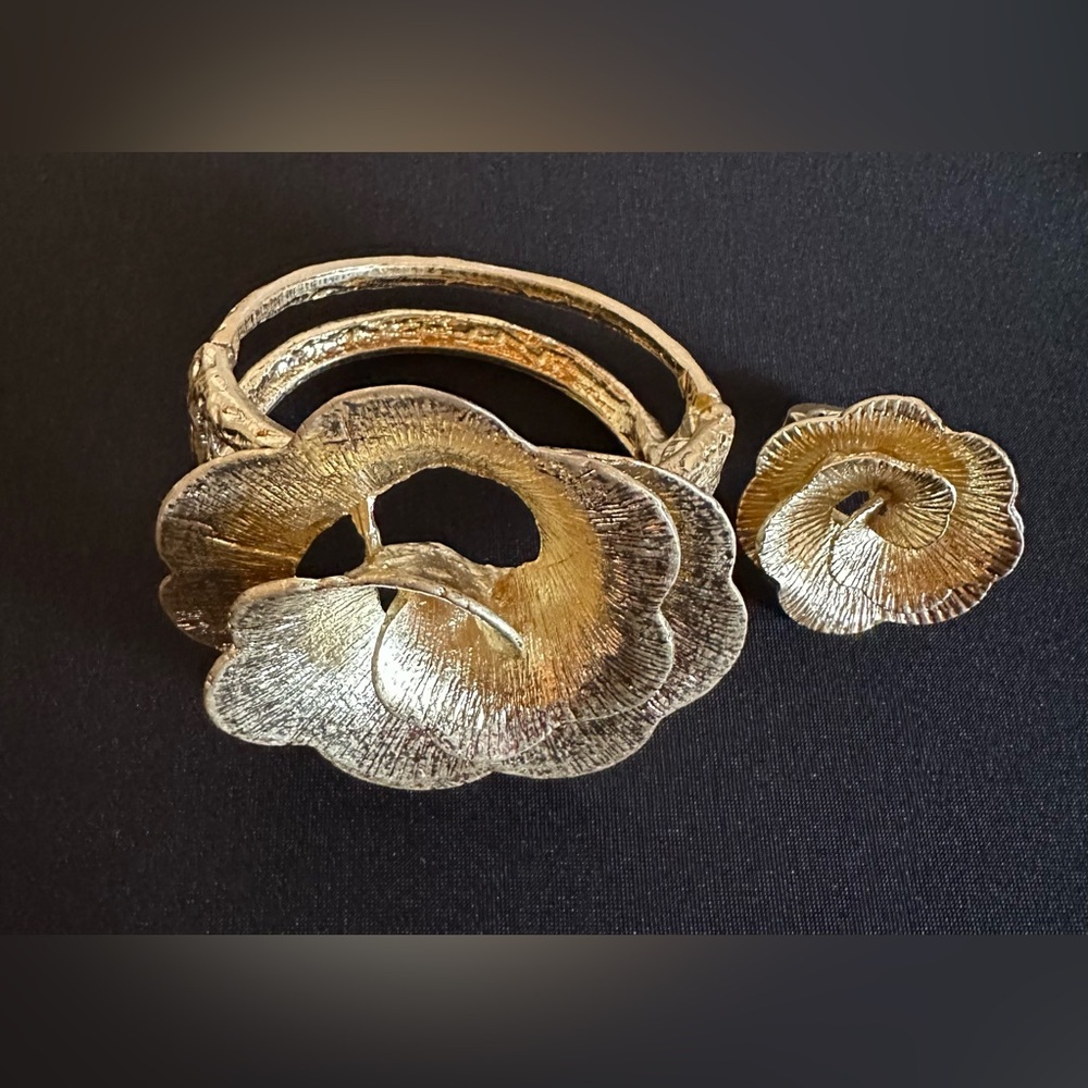 Gold  Floral bracelet & ring Set